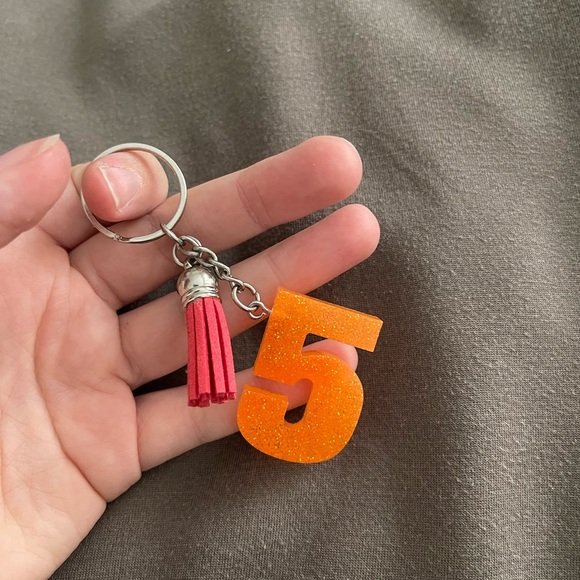 Handmade Number "5" Keychain - Picture 2 of 6